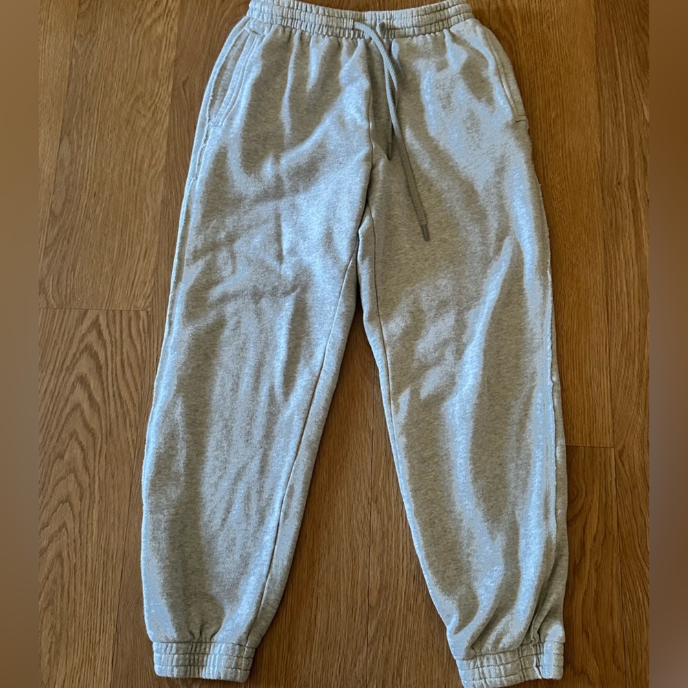 Aerie Light Gray Joggers heather grey pocket cuffed ankle drawstring